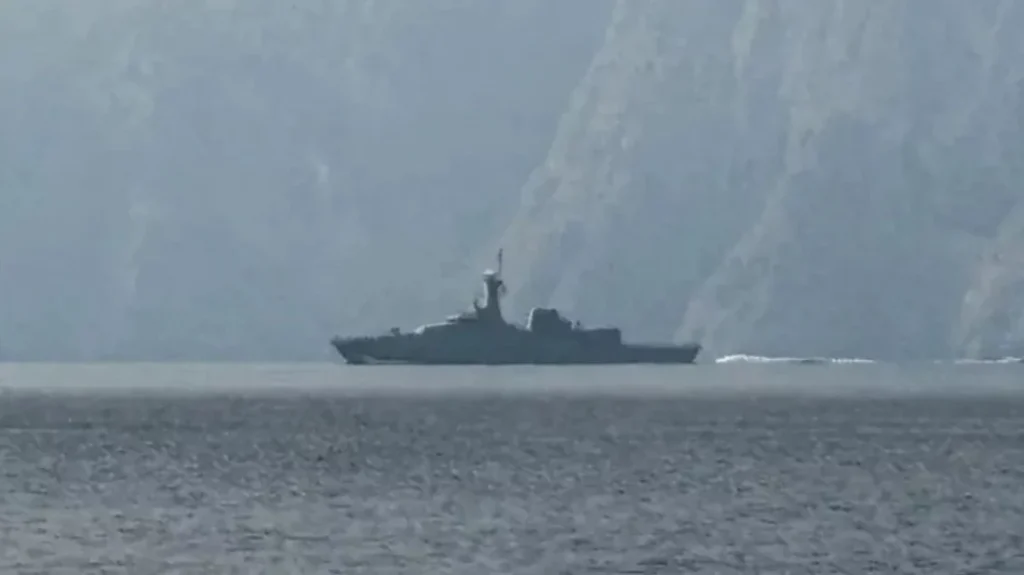 চীনা মুদ্রায় দাম মেটালে হরমুজ প্রণালী দিয়ে তেল পরিবহন করতে দিতে পারে ইরান